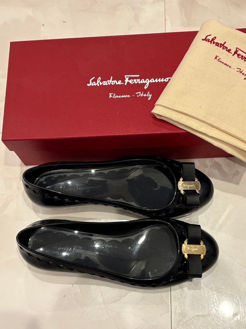 サルヴァトーレフェラガモ ラバーシューズ ヴァラ　フラット パンプス