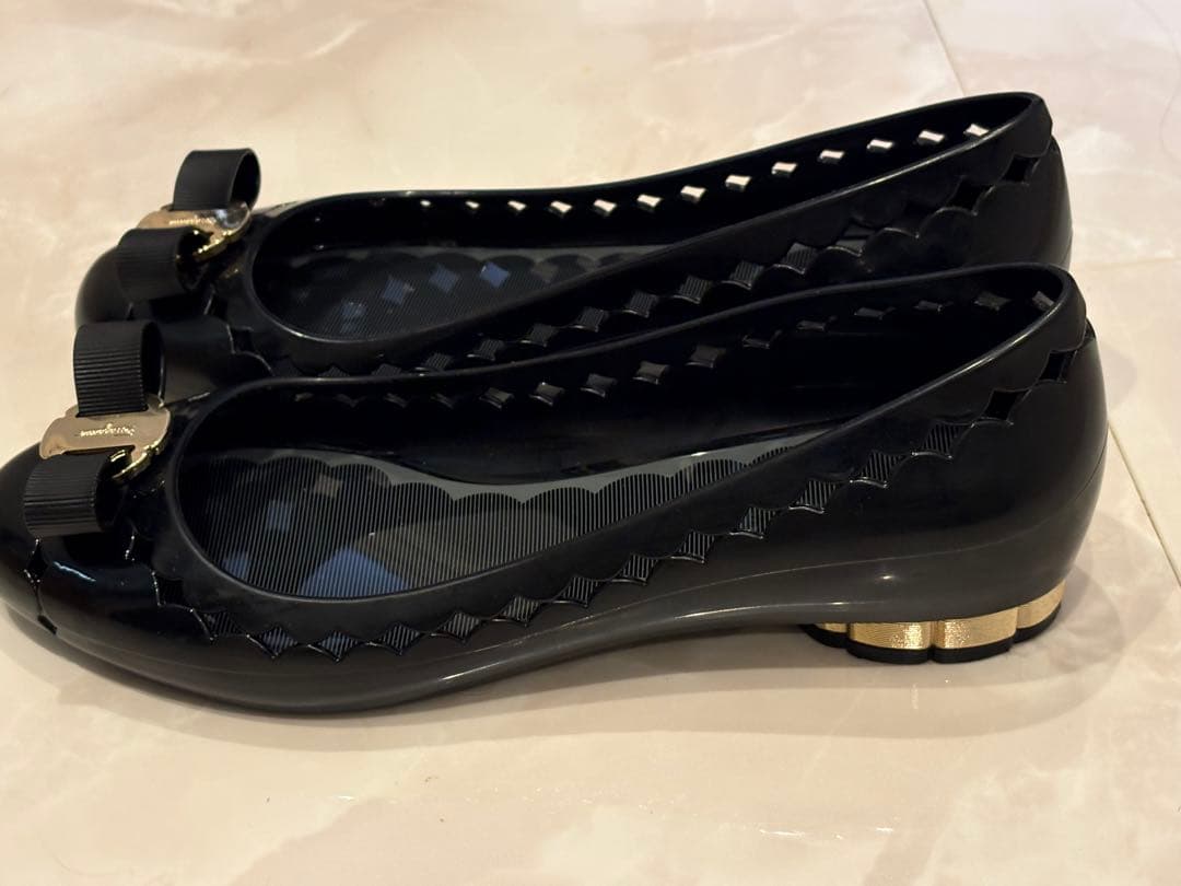 サルヴァトーレフェラガモ ラバーシューズ ヴァラ　フラット パンプス