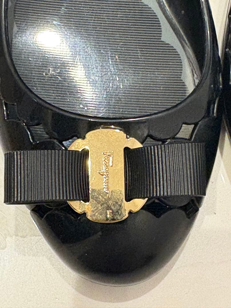 サルヴァトーレフェラガモ ラバーシューズ ヴァラ　フラット パンプス