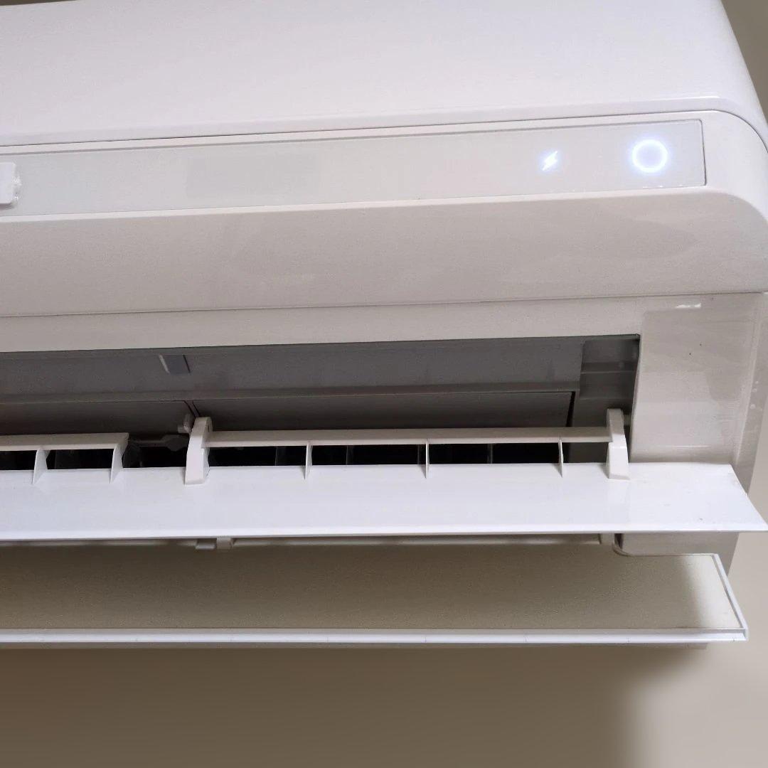 TOSHIBA 壁掛けエアコン 本体 ホワイト 東芝25型お掃除機能付。リモコン