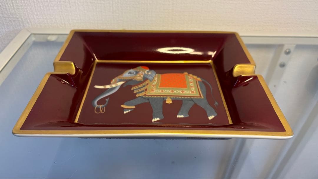 HERMÈS 象　アッシュトレイ