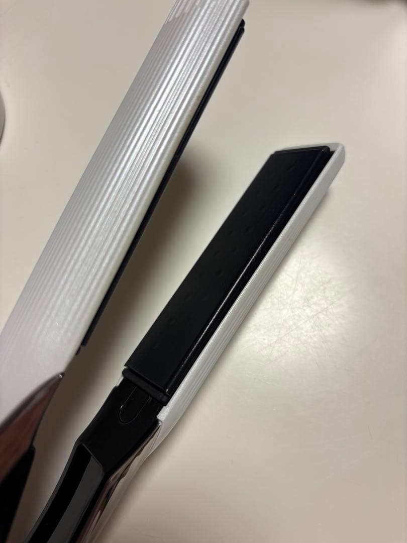 リファ　ストレートヘアアイロン　ホワイト