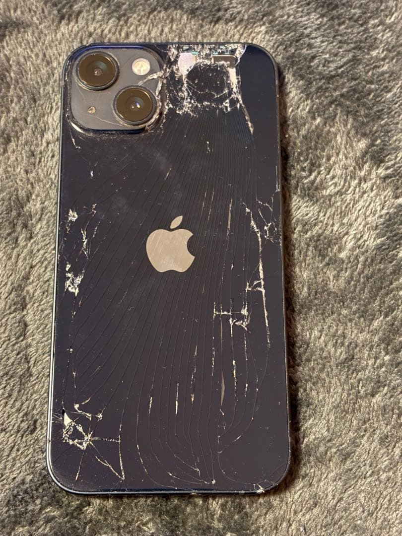 【箱・純正ケーブル付】iPhone13 128GB 背面割れ