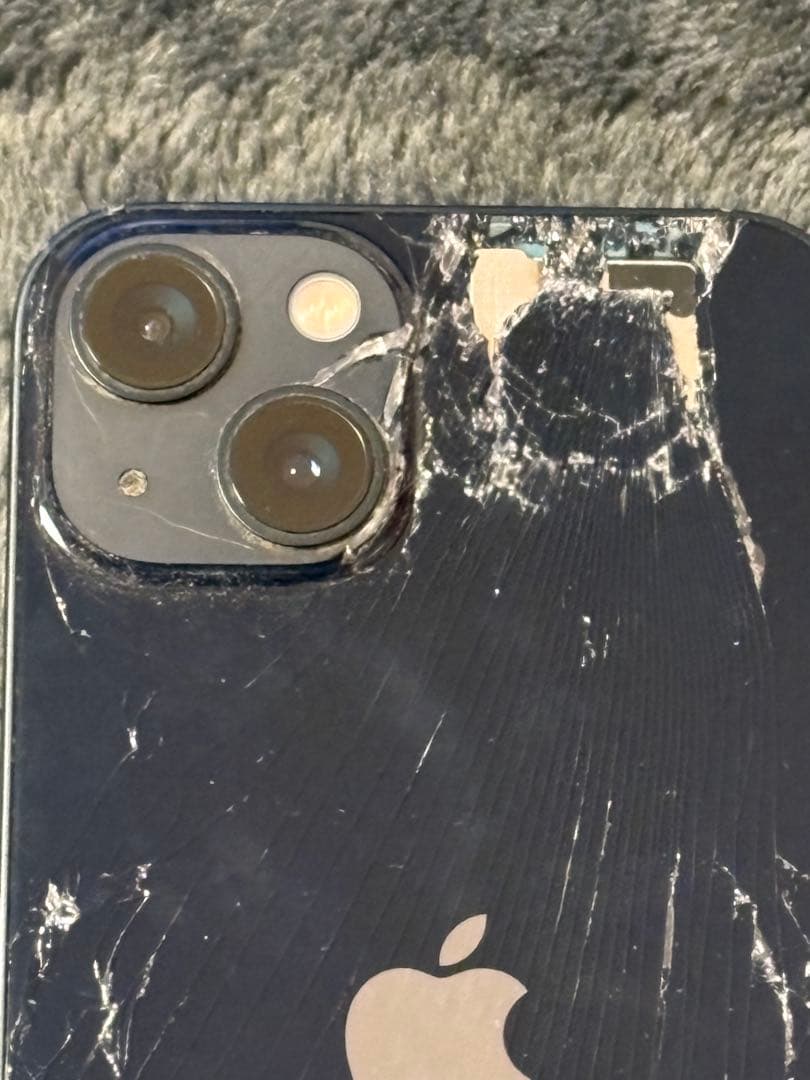 【箱・純正ケーブル付】iPhone13 128GB 背面割れ