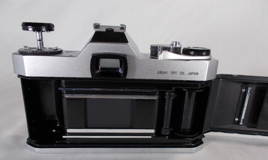 フィルムカメラ 整備済 完動品　Pentax SPF + f/1.8　S191