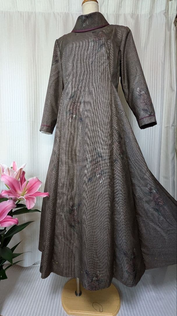 No243大島紬着物リメイク 7マルキ茶泥大島紬 ロールカラー　プリンセスライン