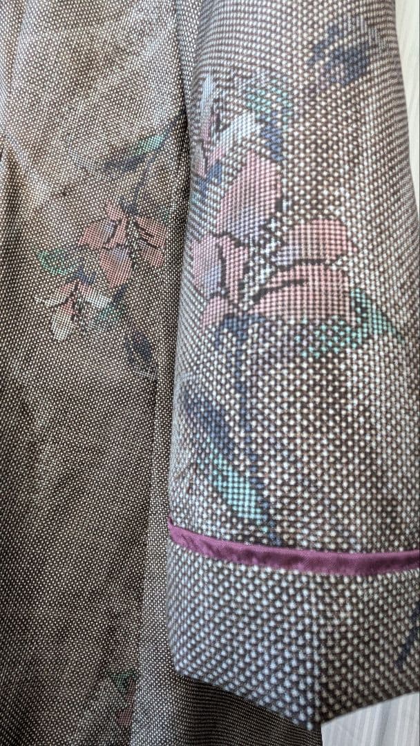 No243大島紬着物リメイク 7マルキ茶泥大島紬 ロールカラー　プリンセスライン