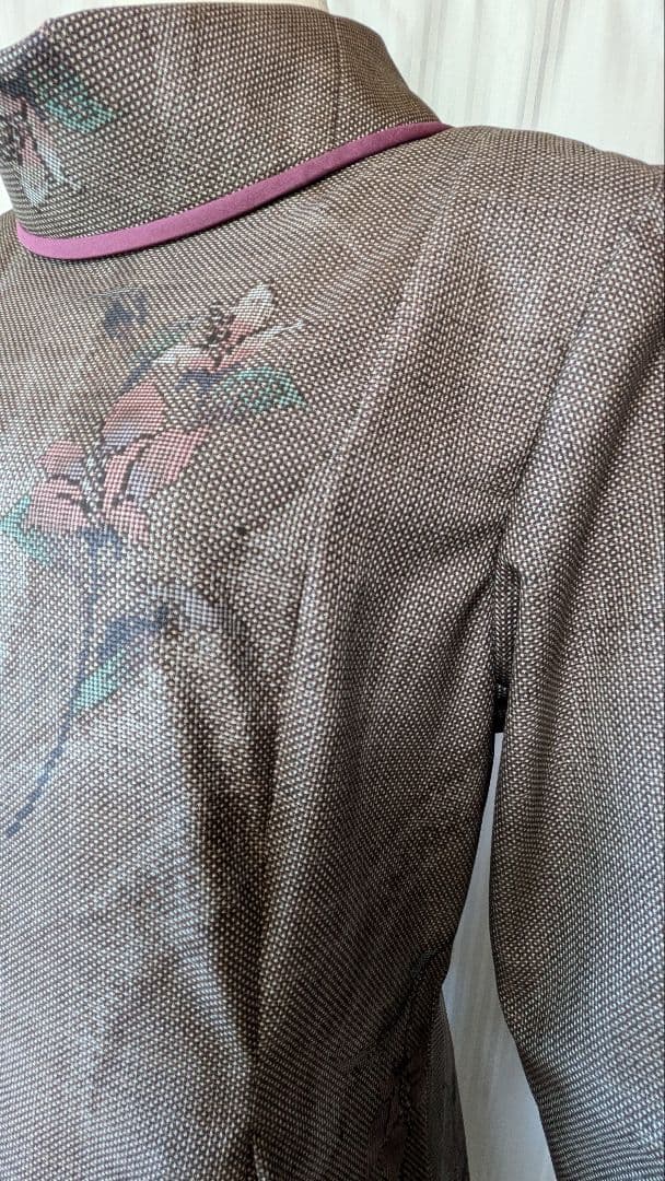 No243大島紬着物リメイク 7マルキ茶泥大島紬 ロールカラー　プリンセスライン