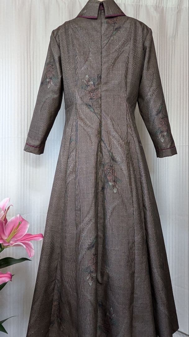 No243大島紬着物リメイク 7マルキ茶泥大島紬 ロールカラー　プリンセスライン