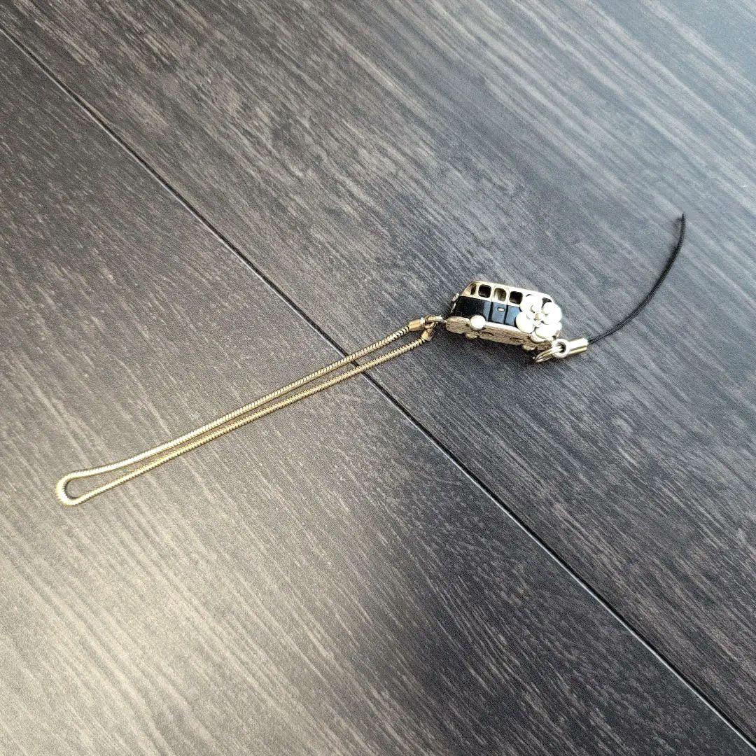 Chanel バス カメリアモチーフバッグチャーム