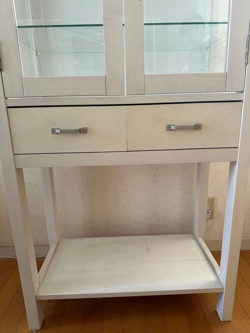 ホワイト木製キャビネット ガラス扉付き