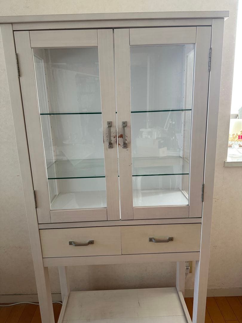 ホワイト木製キャビネット ガラス扉付き
