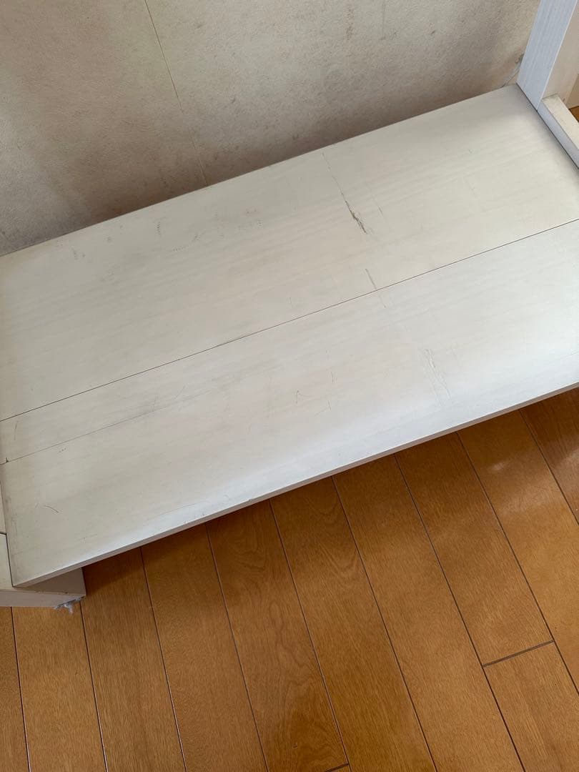 ホワイト木製キャビネット ガラス扉付き