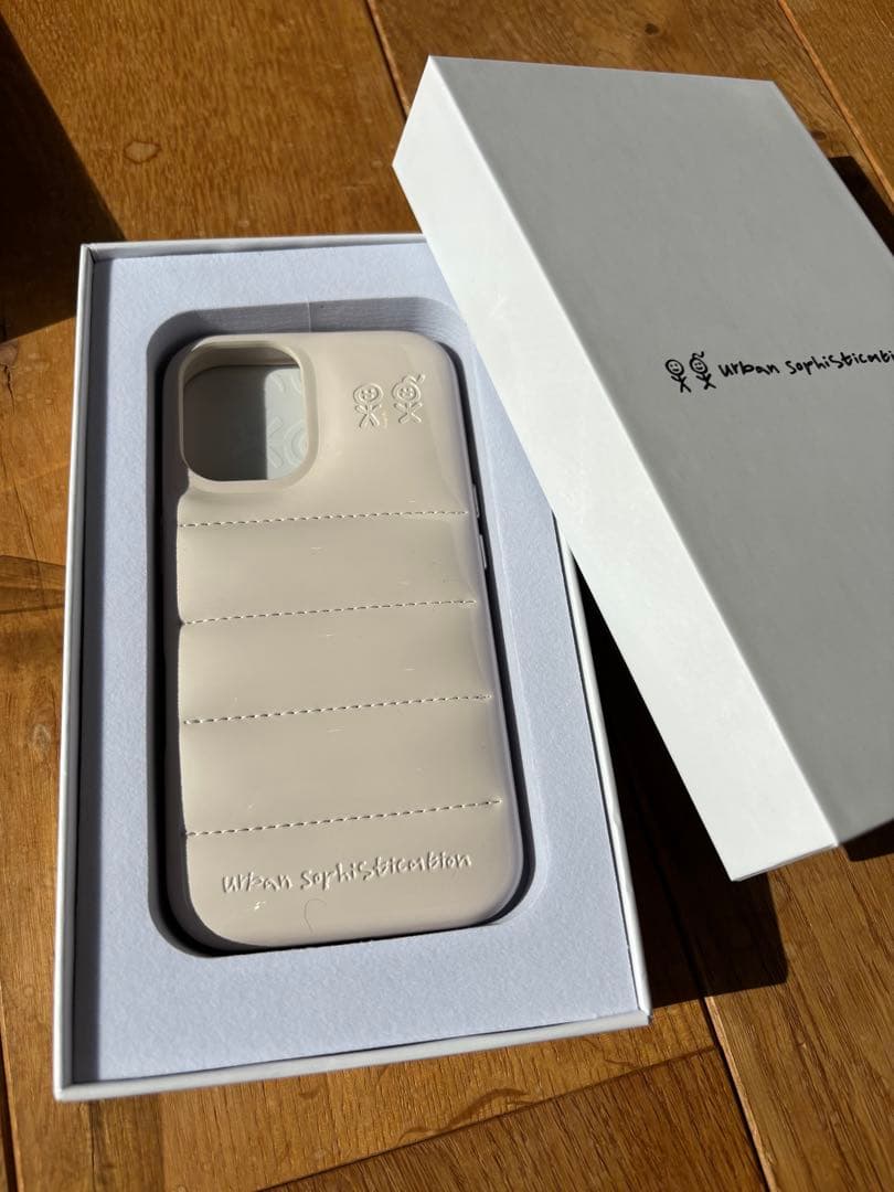 The Puffer Case - Oat Milk / iPhone 16用