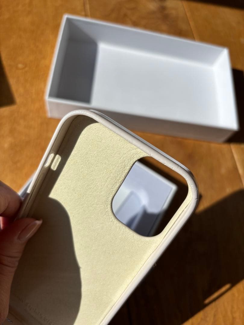 The Puffer Case - Oat Milk / iPhone 16用