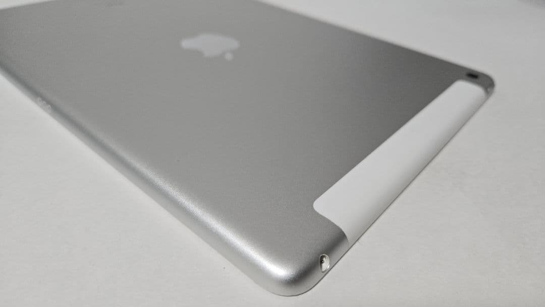 iPad 第8世代 32GB Wi-Fi+Cellular シルバー☆送料込