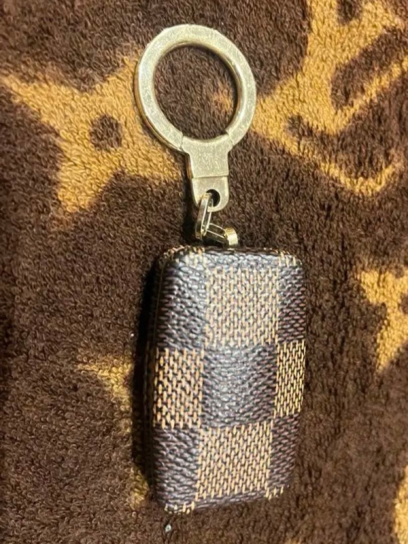 ルイヴィトンダミエパターン ライト付きキーホルダー付き
