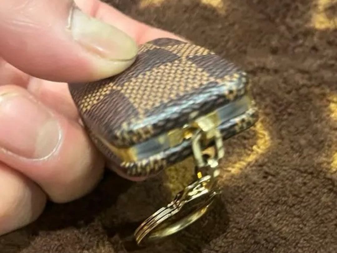 ルイヴィトンダミエパターン ライト付きキーホルダー付き