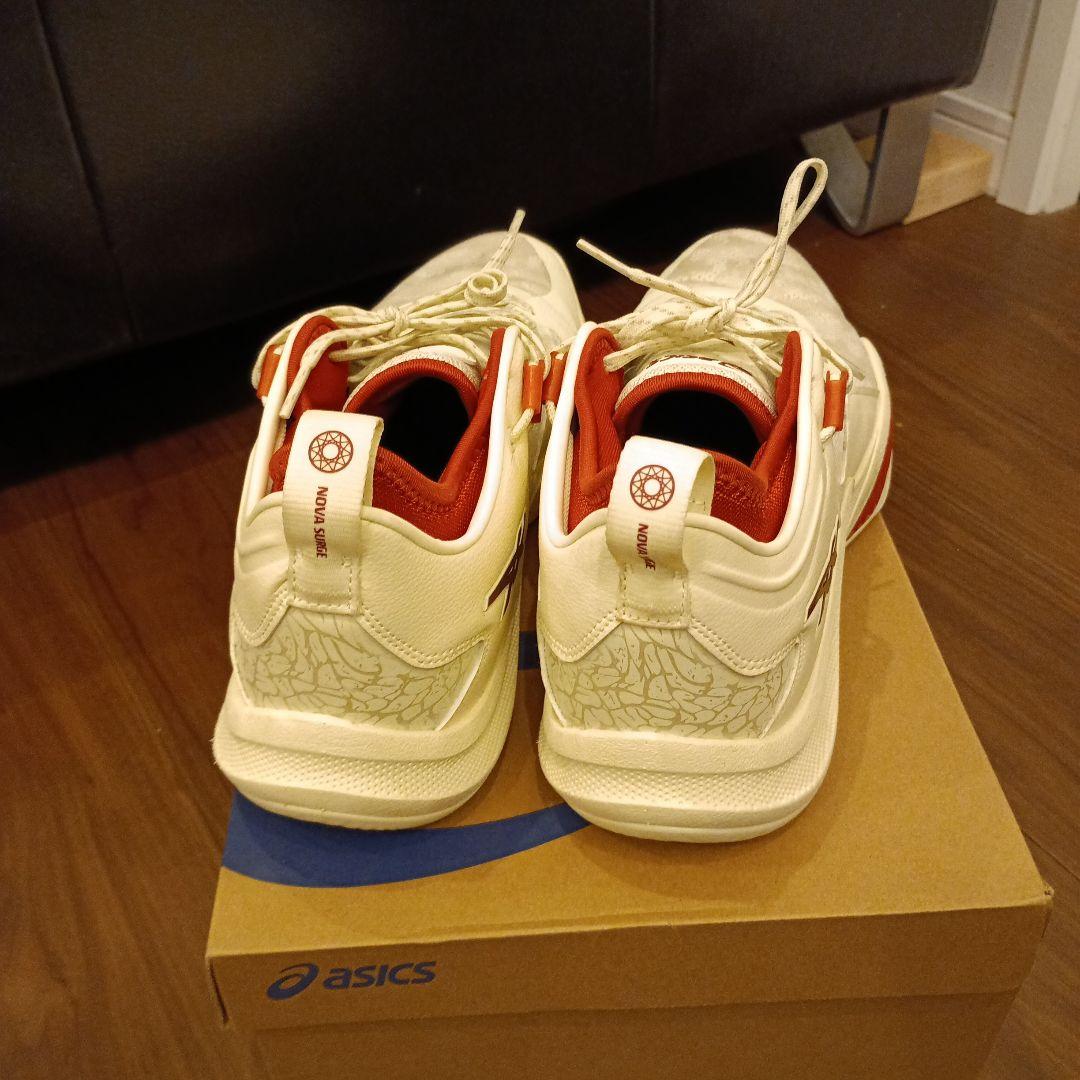 ASICS　NOVA SURGE LOW2　アイボリー