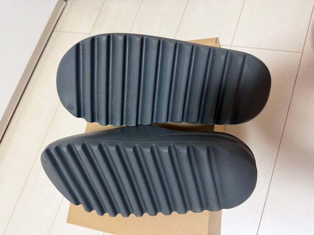靴 adidas YEEZY SLIDE Dark Onyx