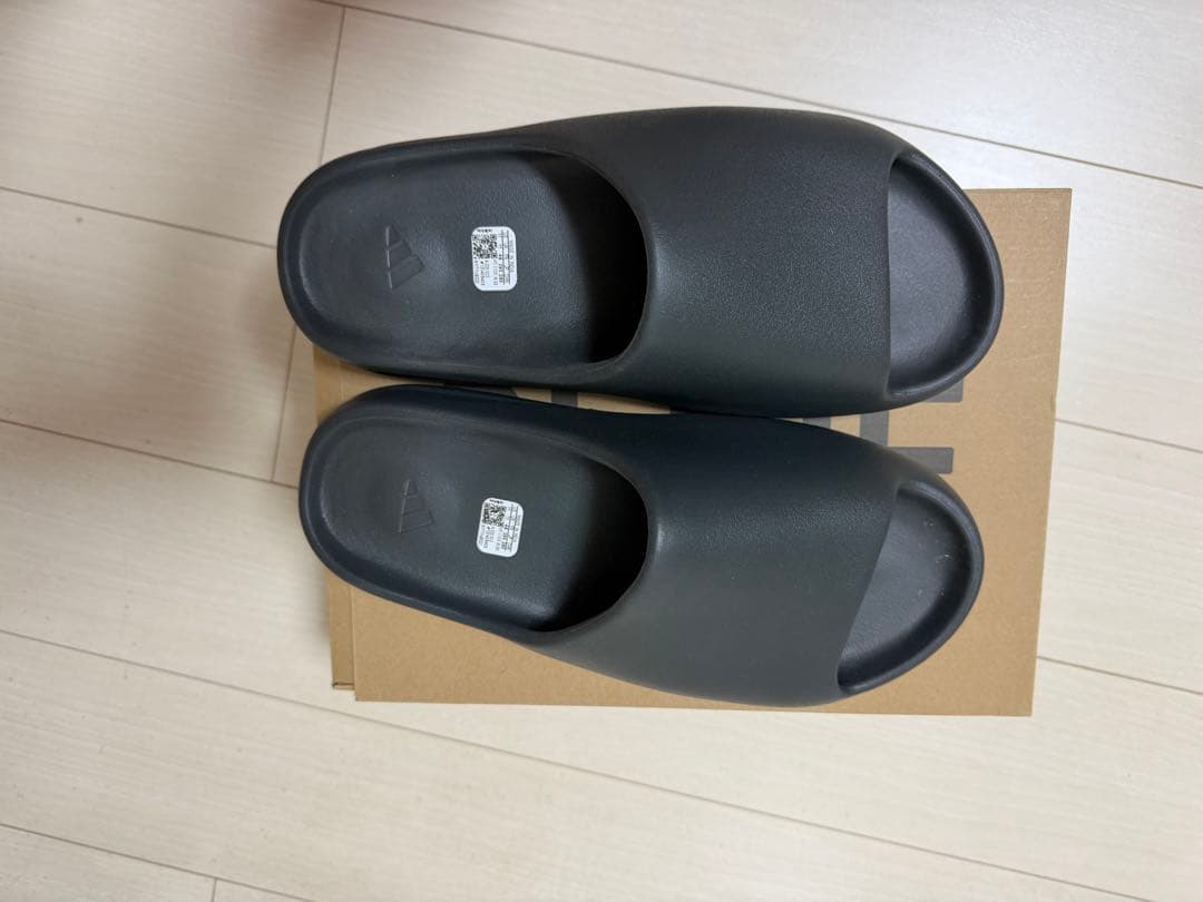 靴 adidas YEEZY SLIDE Dark Onyx