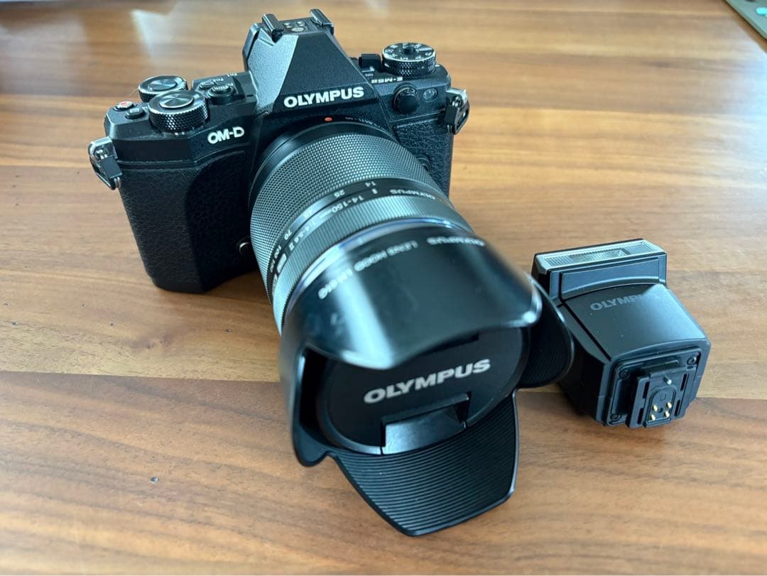 OLYMPUS OM-D ミラーレス一眼 14-150mm