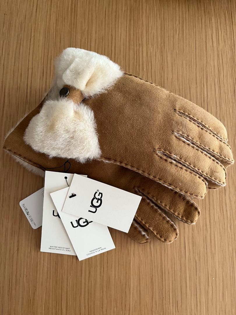 【新品タグ付き】UGG ファー付きリボン手袋 Mサイズ　ベージュ