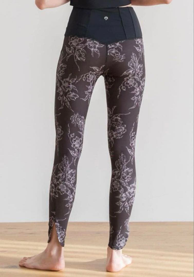 SUKALA アンティークプリントレギンス ブラックL