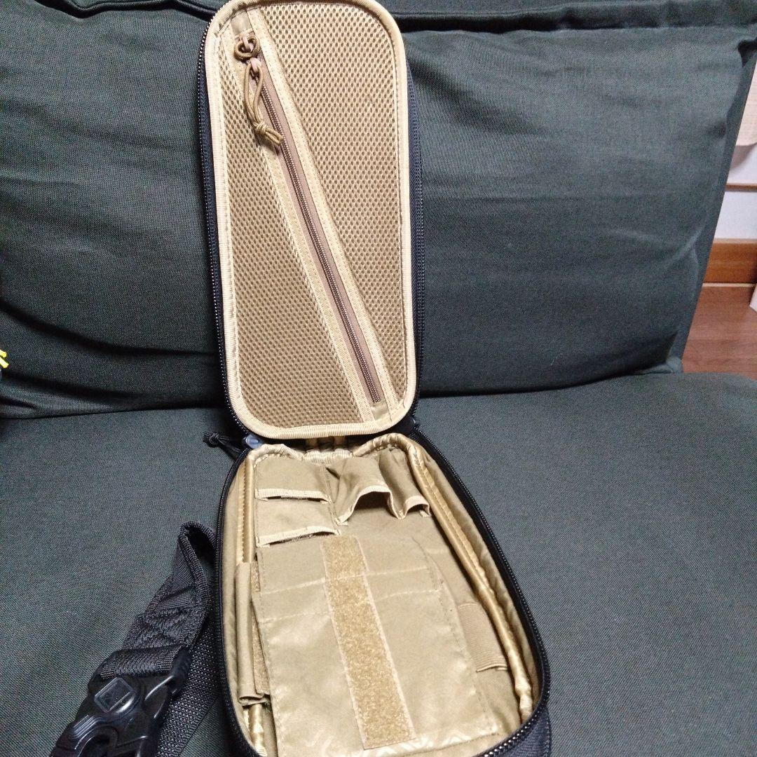 ハザード4 ブラック スリングバッグ