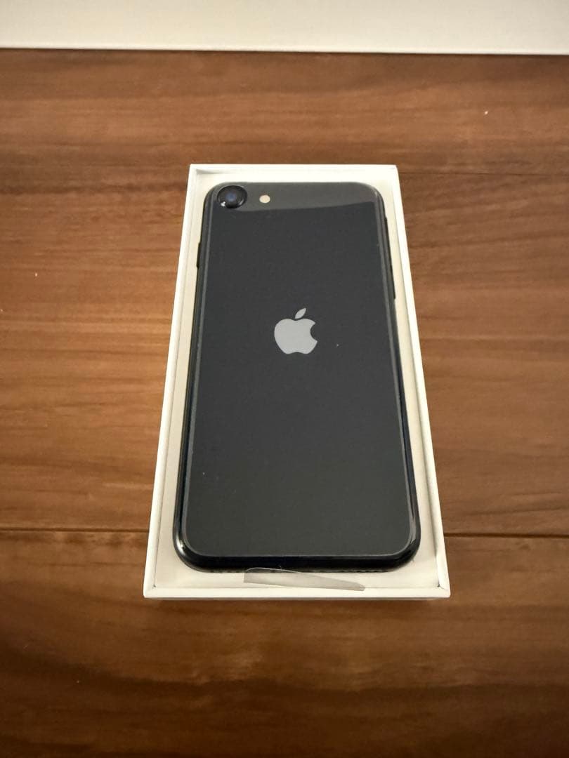 【新品】iPhone SE 第3世代 64GB 箱付き