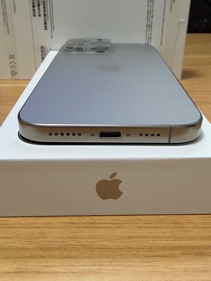 美品 iPhone 16 Pro Max バッテリー最大容量100% 256GB