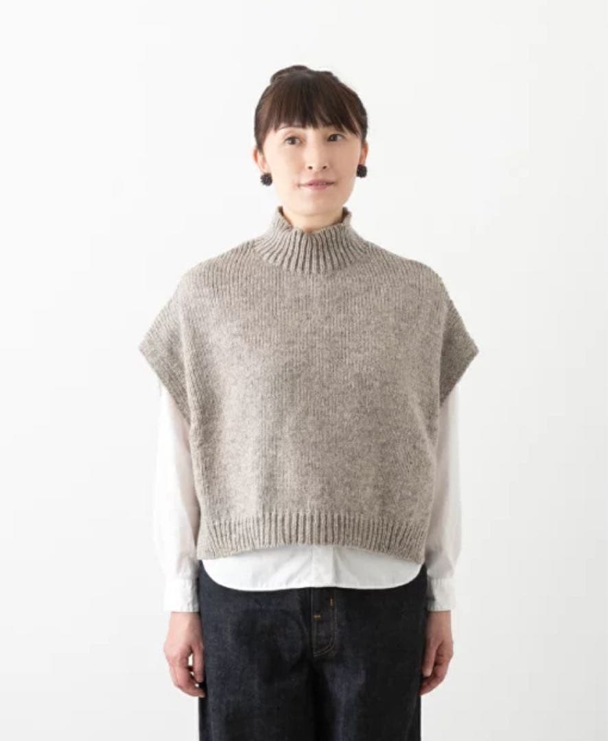 【さらこ】utilite ユティリテ ペルーニットベスト　グレージュ