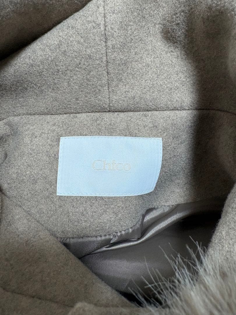 Chico ビジュー付きファー襟ケープコート