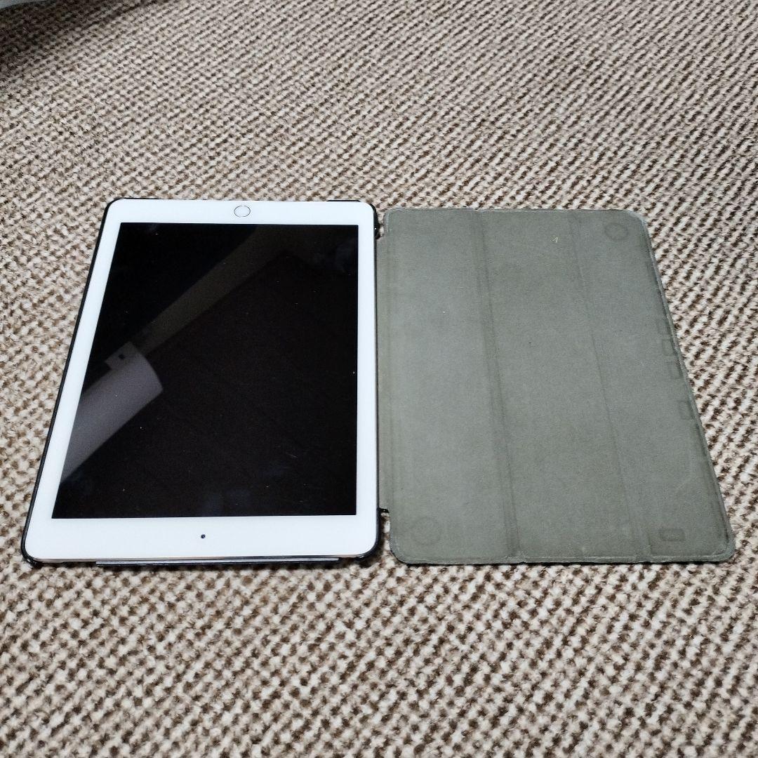 Apple iPad 9.7インチ シルバー 本体 タッチペン、本体ケース付き