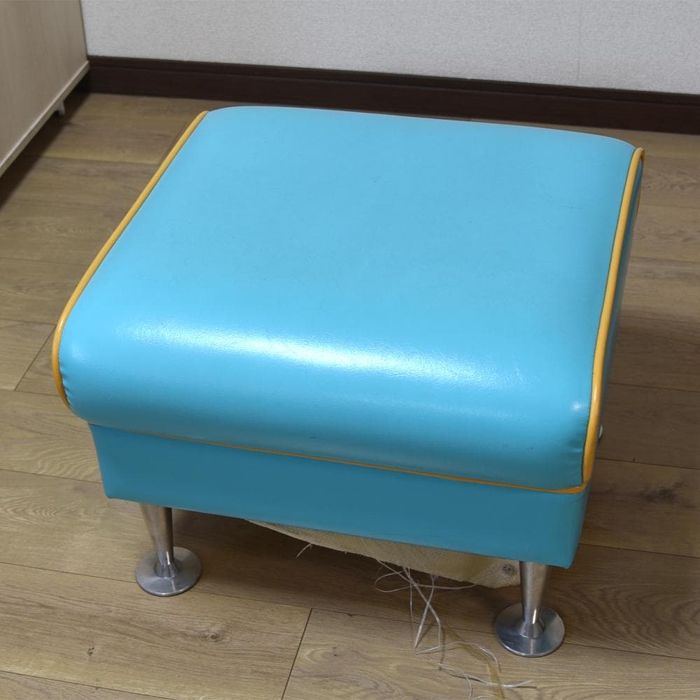 【NXT】ITOH FURNITURE INC 合皮オットマン（裏やぶれ）