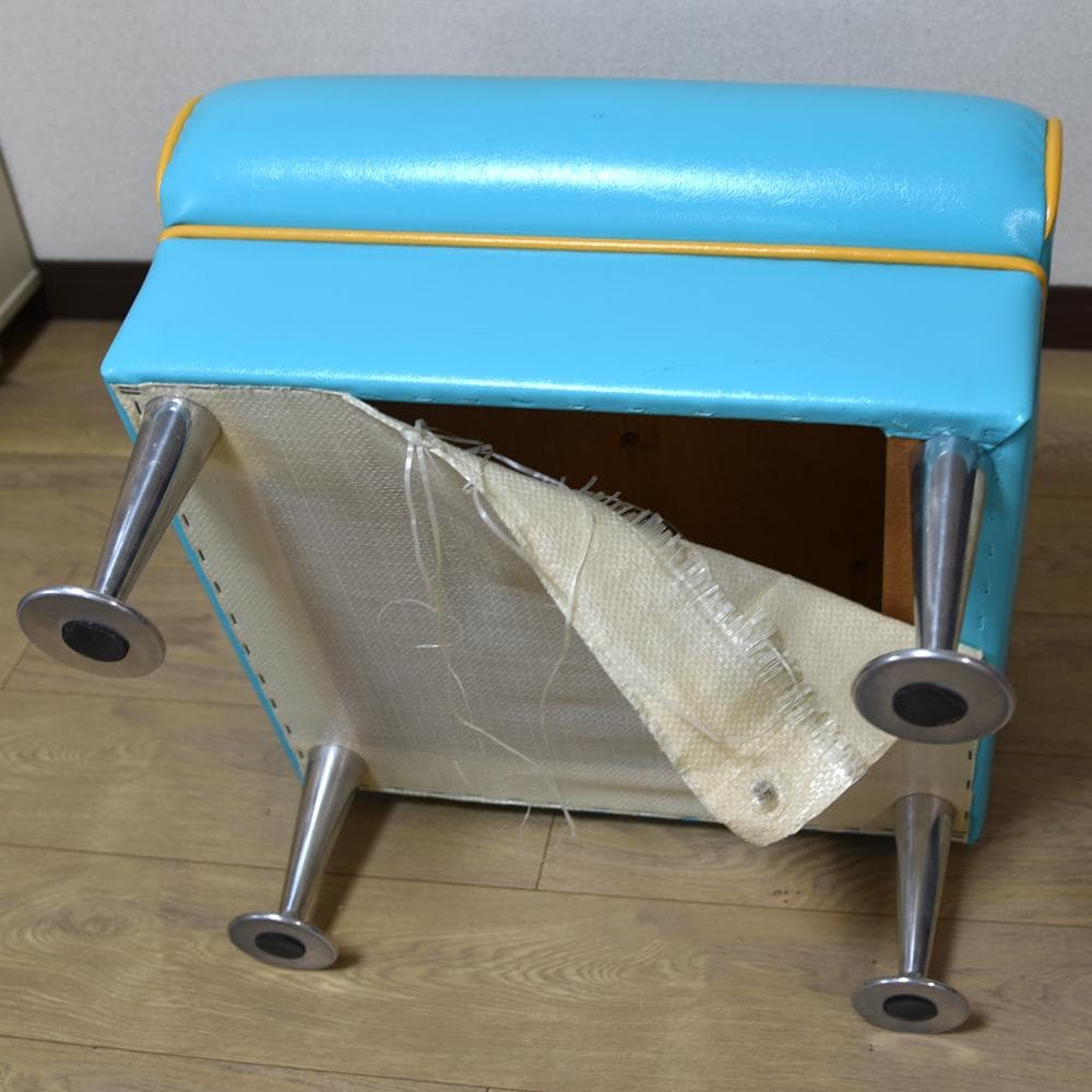 【NXT】ITOH FURNITURE INC 合皮オットマン（裏やぶれ）