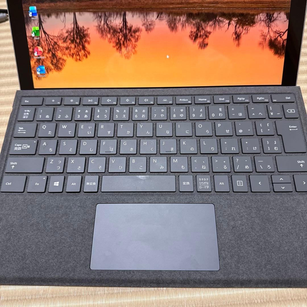 Surface Pro 7本体 + キーボード + ペン + 充電器