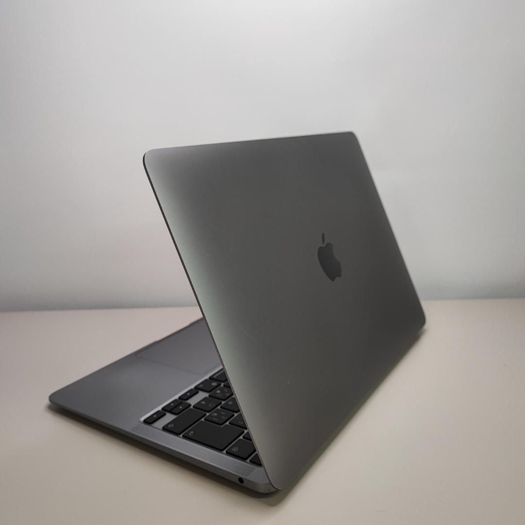 Apple　MacBook Air M1 16GB 1TB