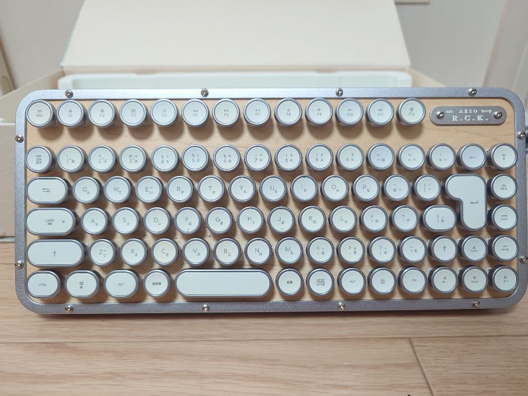 【箱あり】AZIO タイプライターキーボード ホワイト