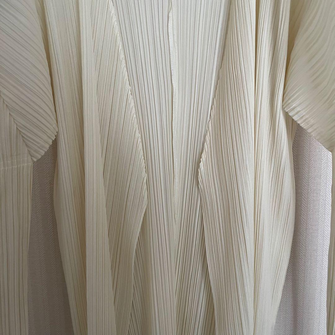 PLEATSPLEASE イッセイミヤケ カーディガン　アイボリーホワイト