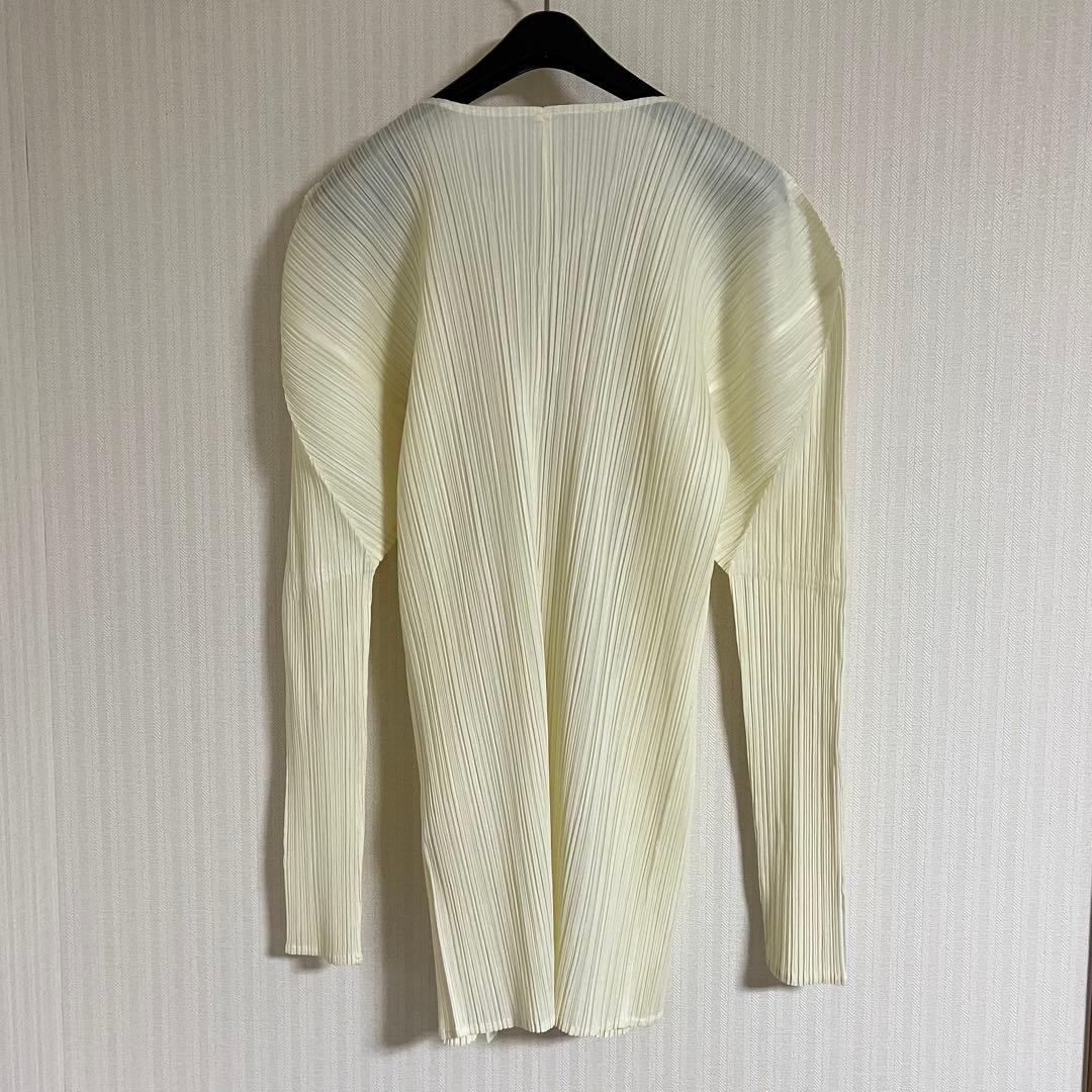 PLEATSPLEASE イッセイミヤケ カーディガン　アイボリーホワイト