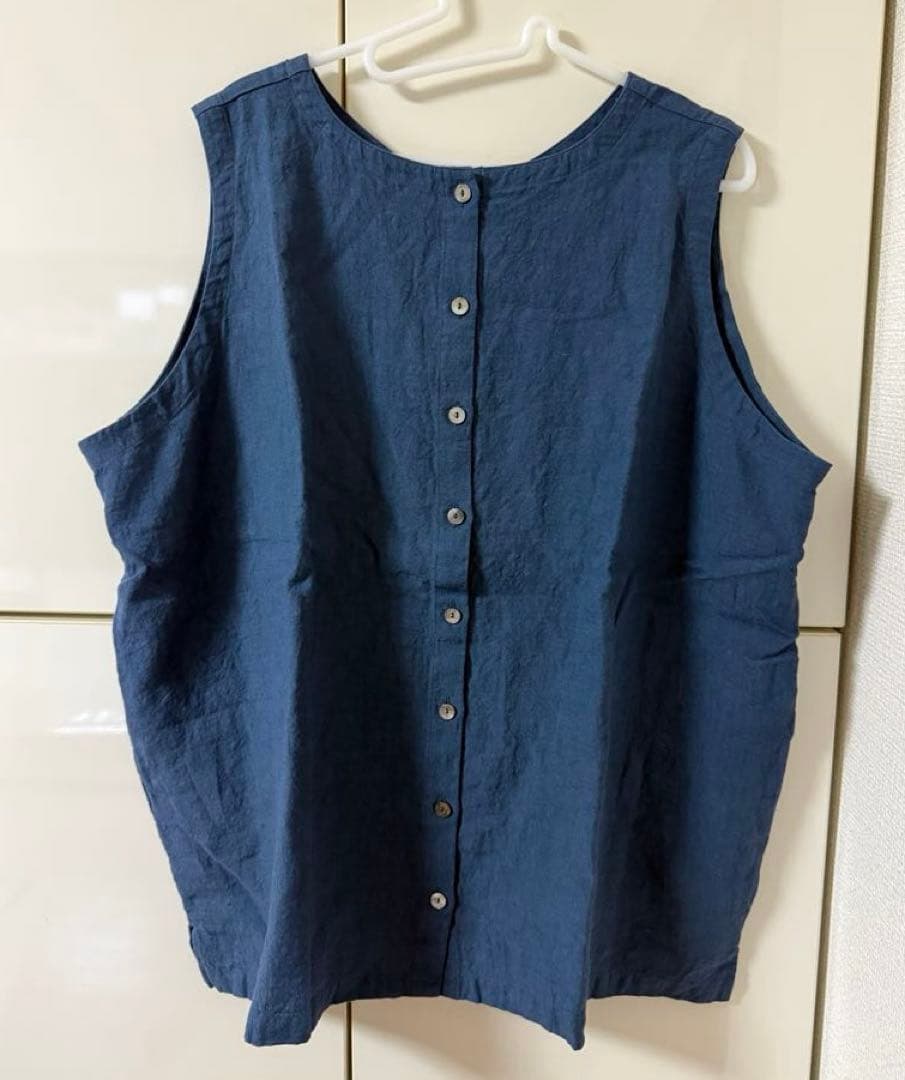 ネストローブ　薄手　ベスト　新品