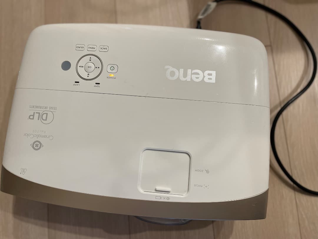 BenQ DLPプロジェクター 本体 ホワイト/ゴールド