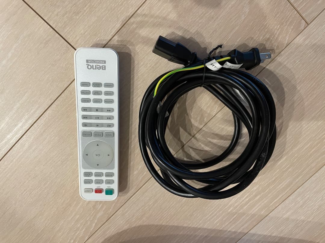 BenQ DLPプロジェクター 本体 ホワイト/ゴールド