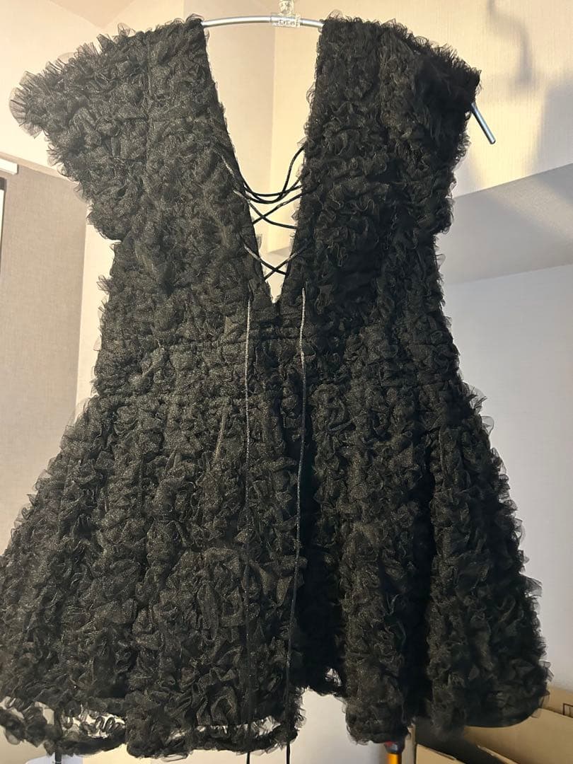 【新品タグ付き】polaura フラワーぺプラムバックリボンチュニック　ブラック