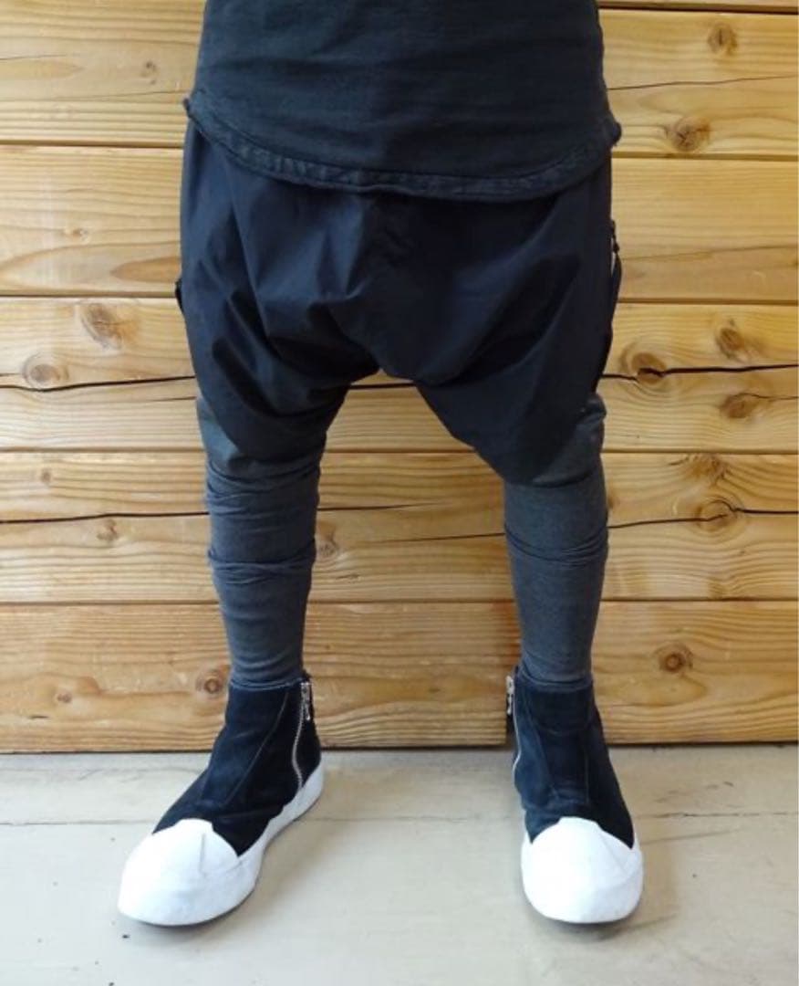 ニルズ ツイステッドクロッチパンツ