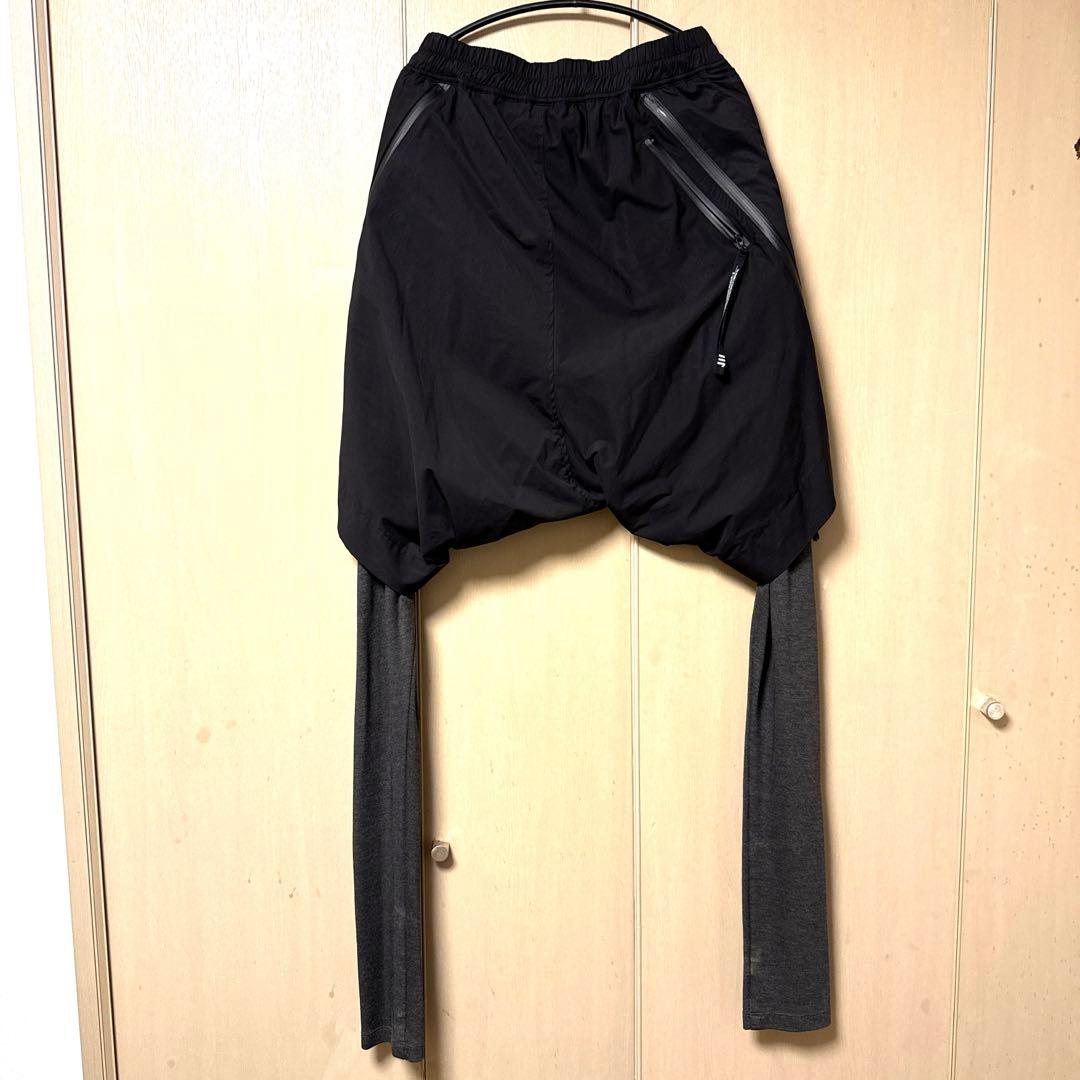 ニルズ ツイステッドクロッチパンツ