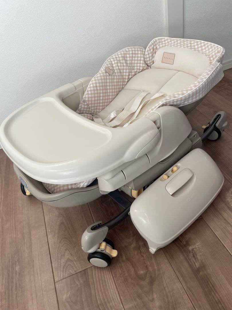 Combi ネムリラ　オートスウィング　電動　ハイローチェア