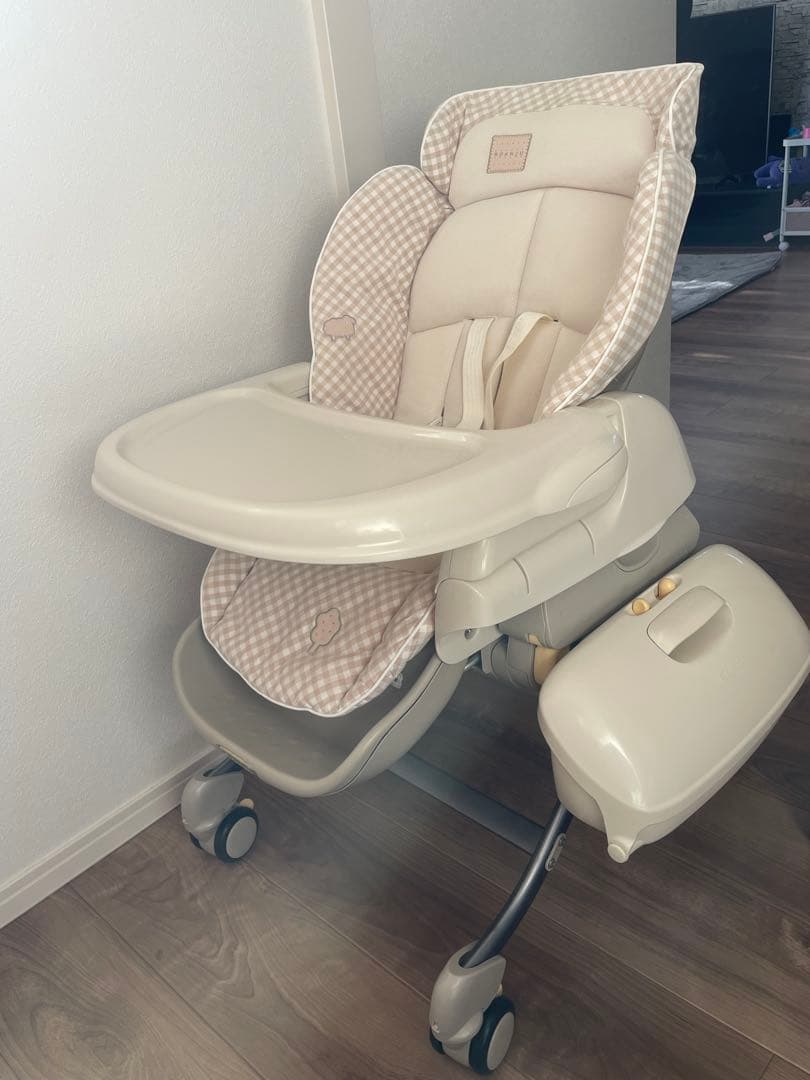 Combi ネムリラ　オートスウィング　電動　ハイローチェア