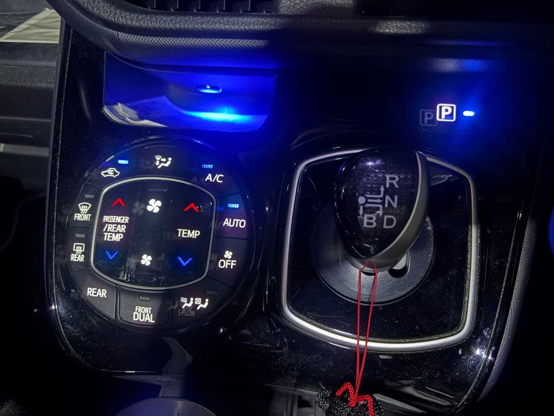 ヴォクシー80 系エアコンコントロールパネルとスイッチ類セット